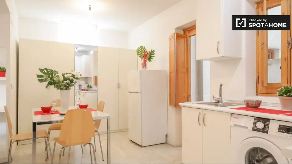 Cocina de Piso de alquiler en Madrid con Aire acondicionado, Calefacción y Amueblado