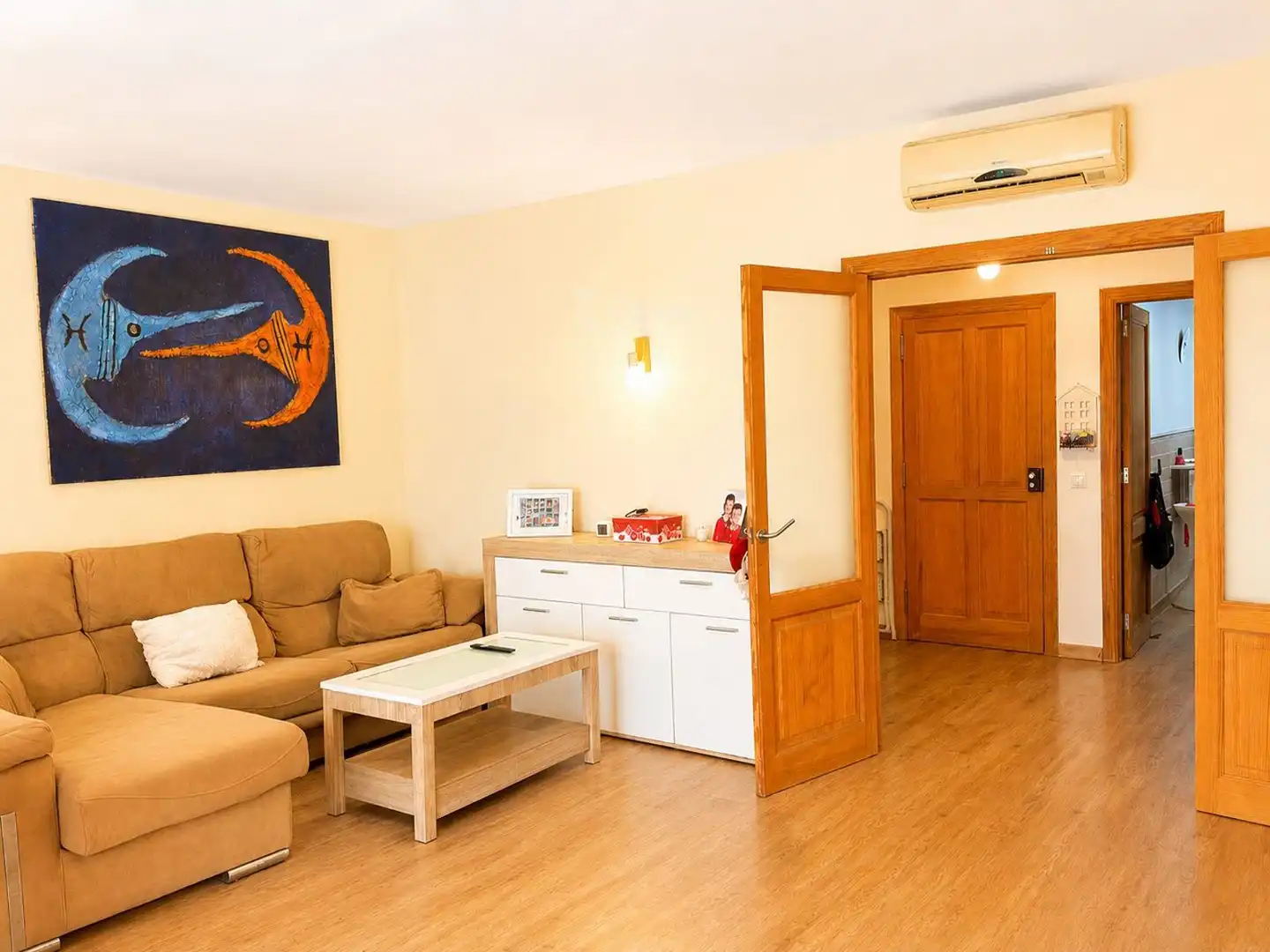 Sala d'estar de Casa adosada en venda en Sencelles amb Aire condicionat, Jardí privat i Terrassa