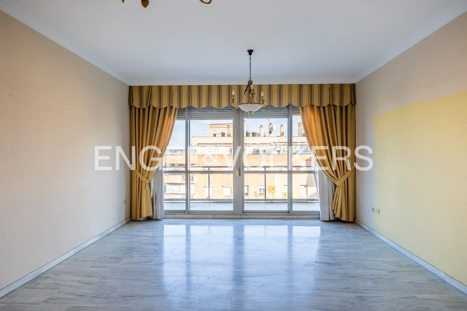 Living room of Flat for sale in Sevilla  with Air Conditioner, Heating and Terrace
