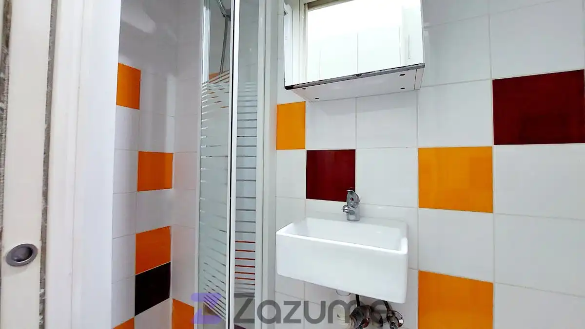 Bathroom of Lofts for rent in Madrid  with Air Conditioner, Oven and Washing machine