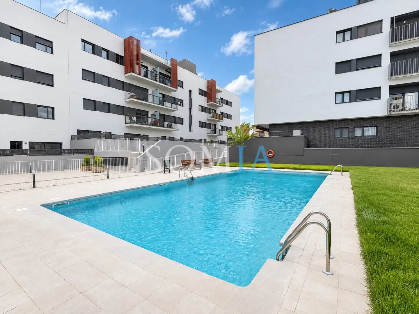 Bajo con piscina en venta en Llinars del Vallès