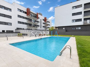 Baixos amb piscina en venda a Llinars del Vallès