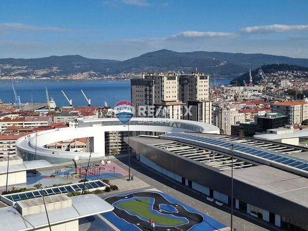 Vista exterior de Àtic en venda en Vigo  amb Calefacció, Terrassa i Balcó
