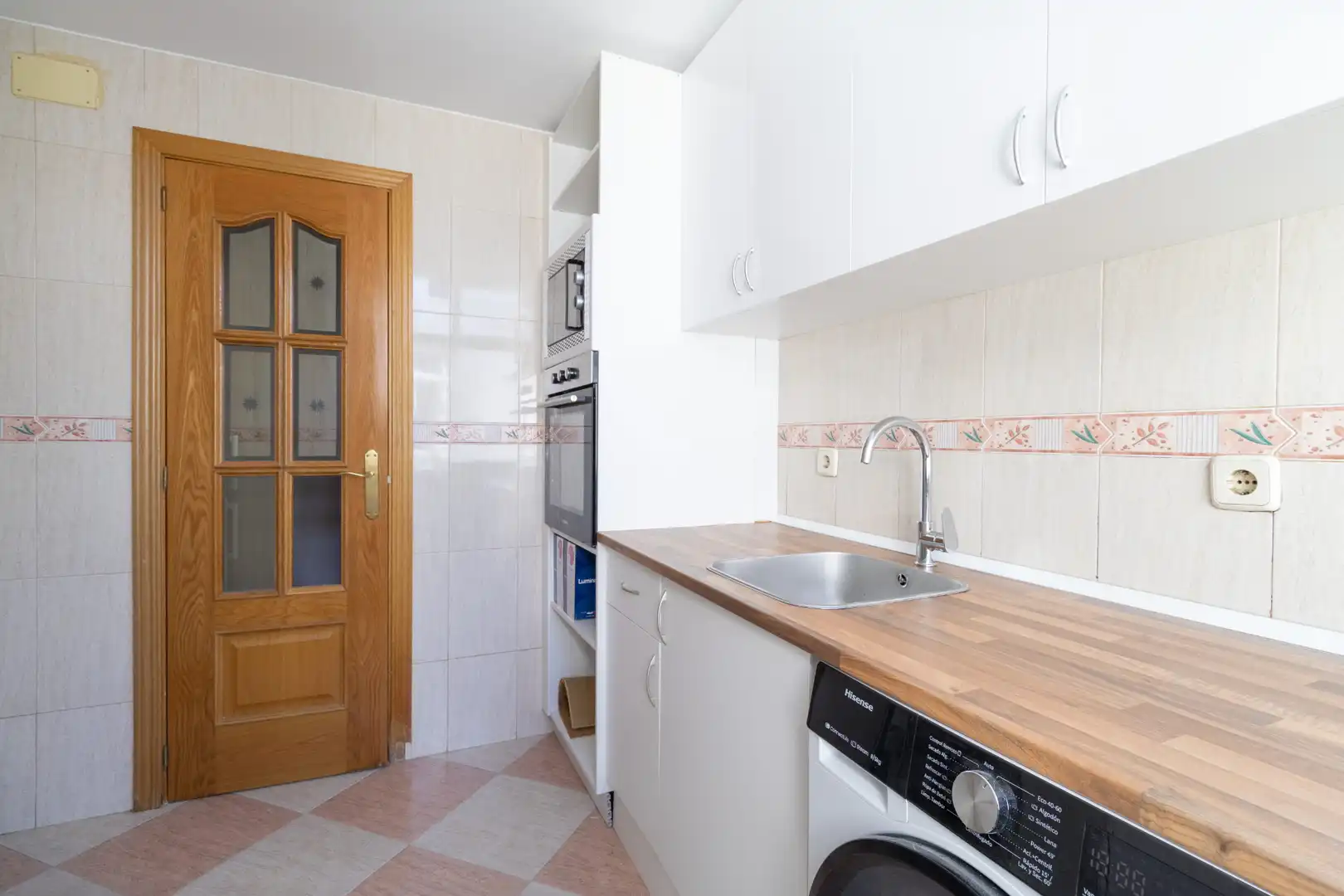 Kitchen of Flat for share in Universidad