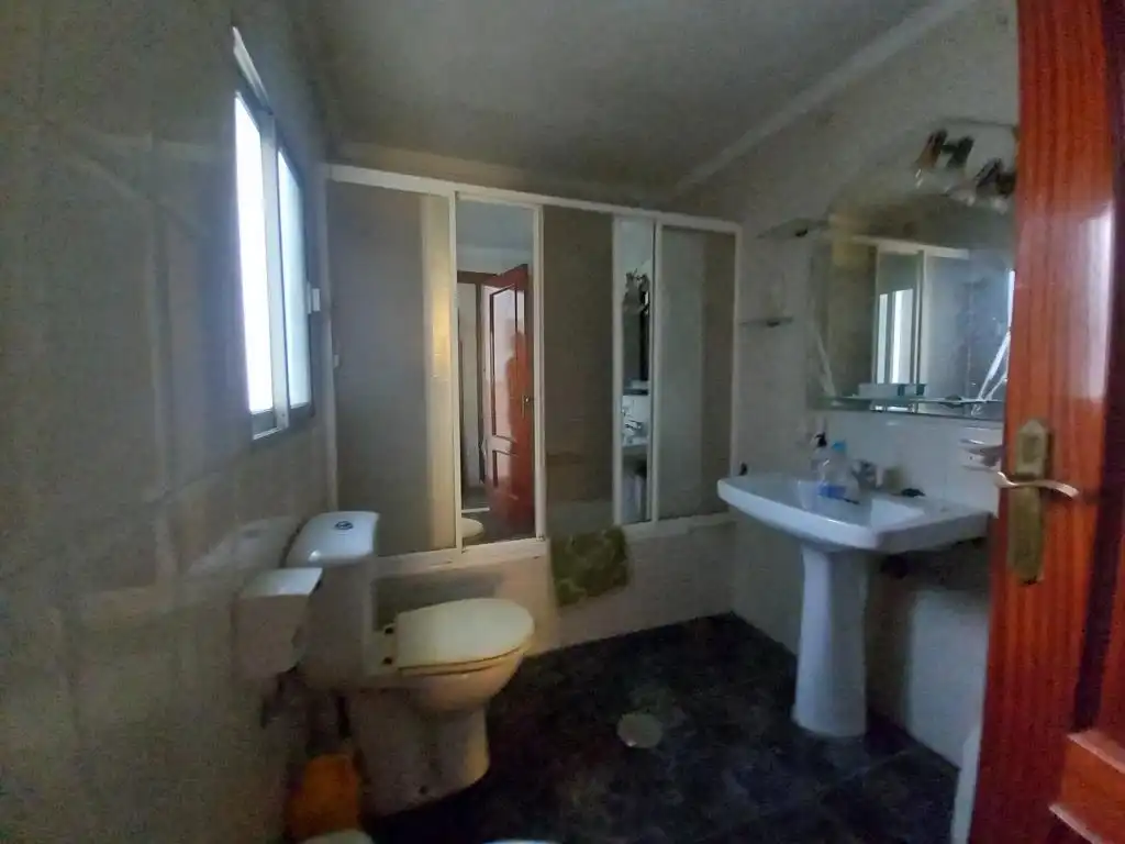 Baño de Casa adosada en venta en Martos con Terraza, Amueblado y Balcón