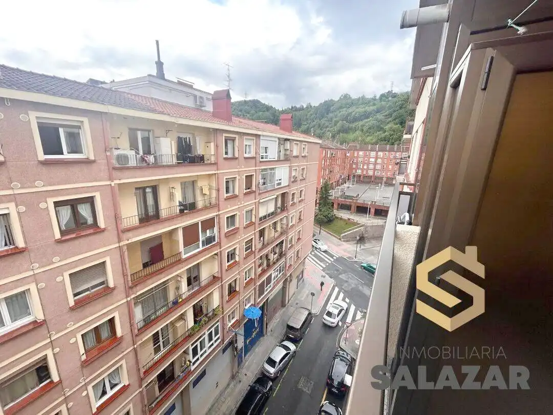 Vista exterior de Piso de alquiler en Bilbao  con Calefacción y Terraza