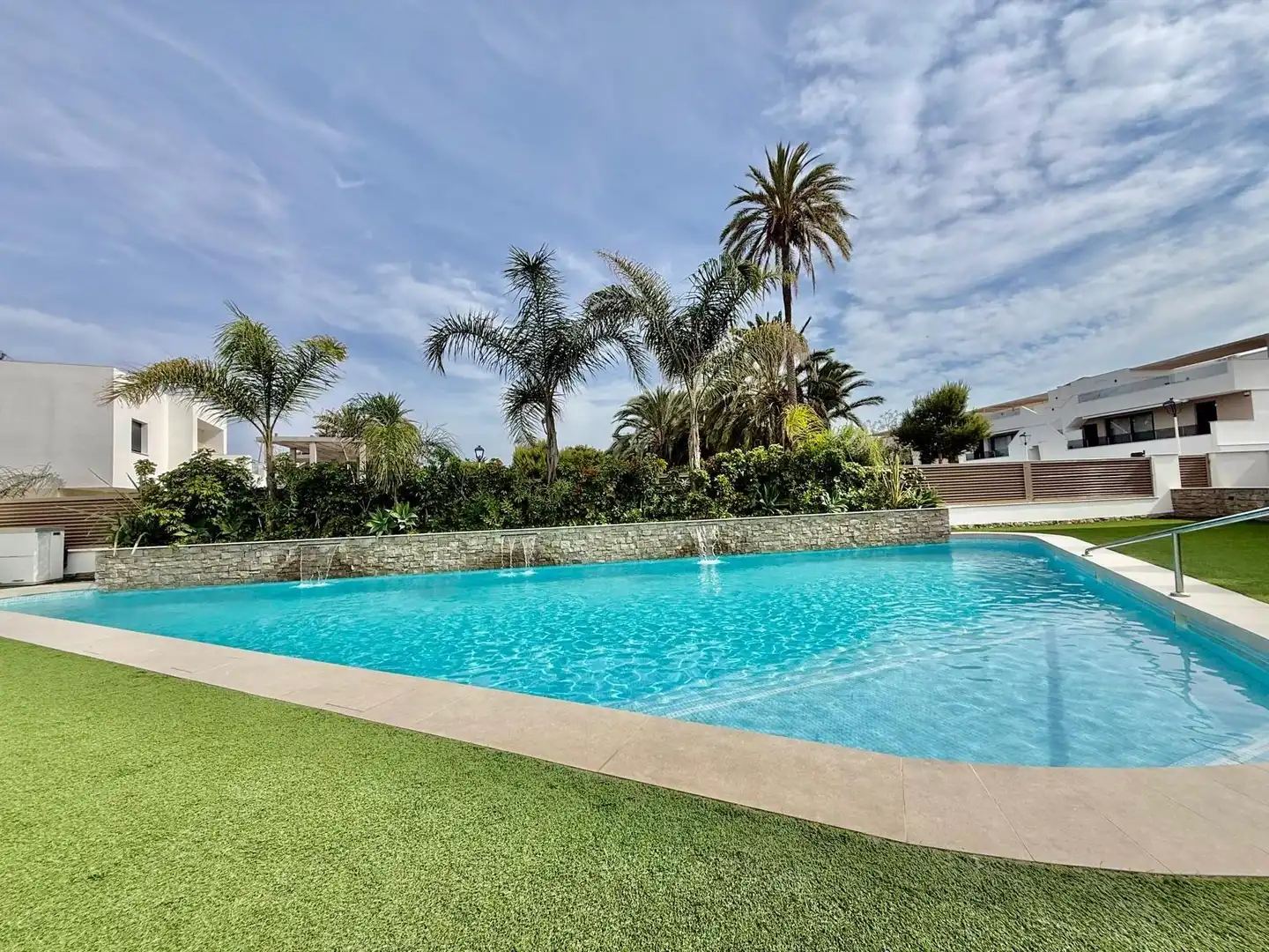 Schwimmbecken von Dachboden zum Verkauf in San Pedro del Pinatar mit Klimaanlage, Heizung und Privatgarten