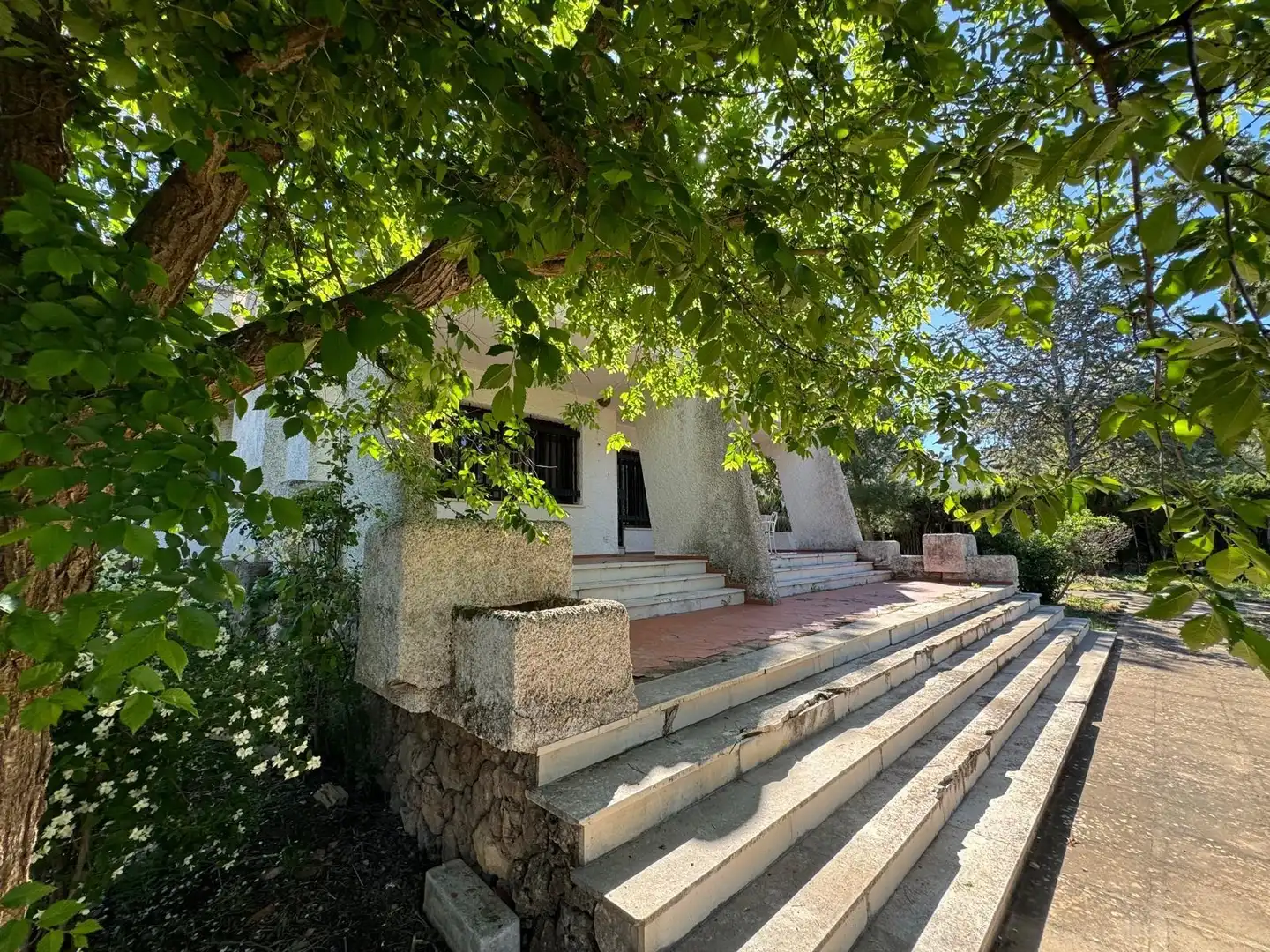Vista exterior de Casa o xalet en venda en Villanueva del Rosario amb Aire condicionat, Jardí privat i Terrassa