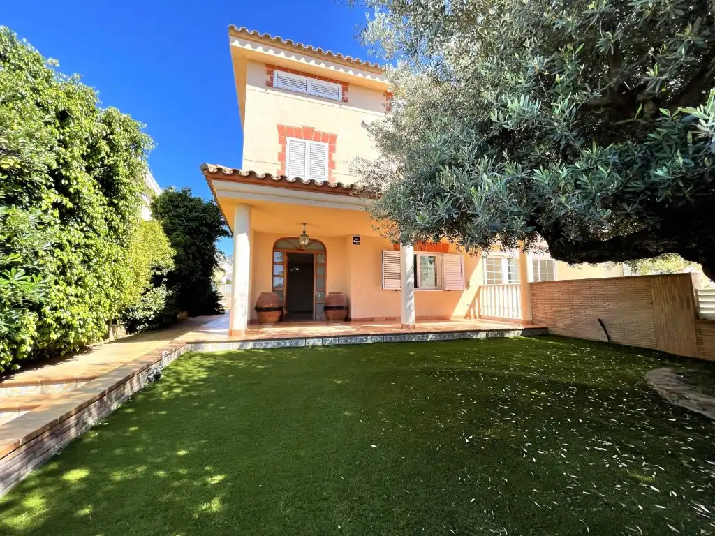 Vista exterior de Casa o chalet de alquiler en Benicasim / Benicàssim con Aire acondicionado