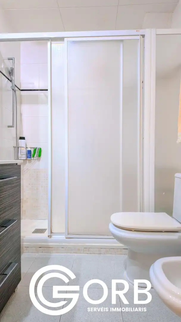 Baño de Piso en venta en Mataró con Calefacción, Terraza y Balcón