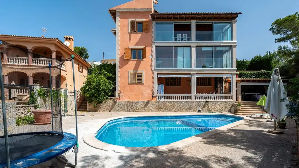 Vista exterior de Casa o xalet en venda en Calvià amb Aire condicionat, Calefacció i Jardí privat