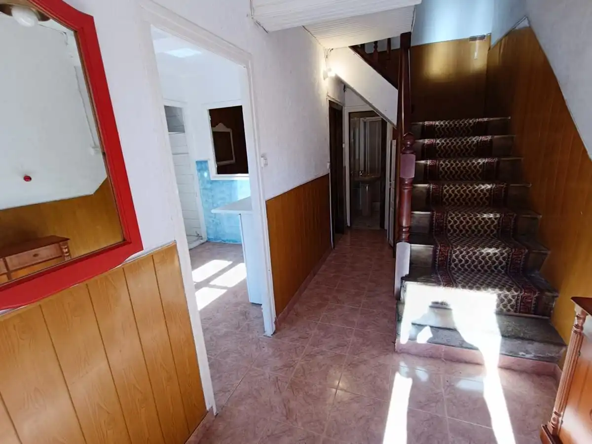 Einfamilien-Reihenhaus zum Verkauf in Llanes mit Terrasse, Abstellraum und Möbliert