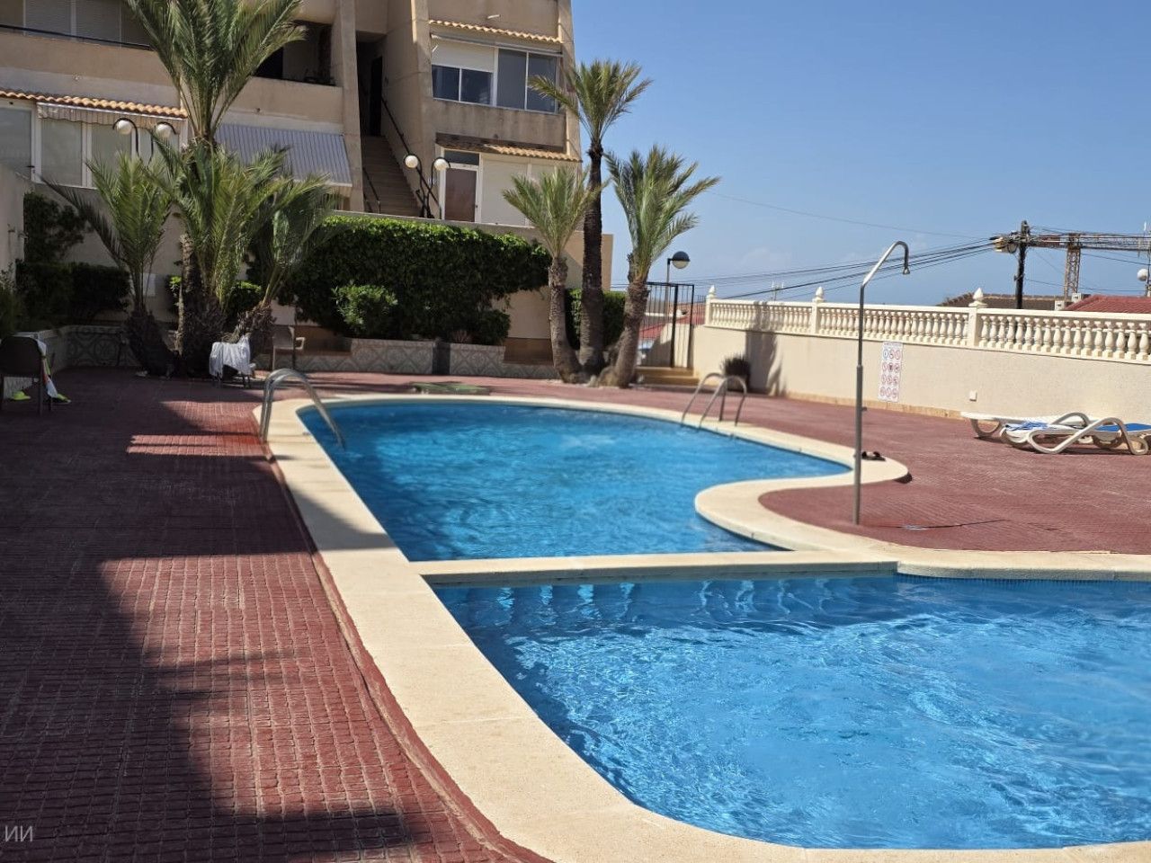 Piscina de Pis en venda en Torrevieja amb Aire condicionat, Calefacció i Terrassa
