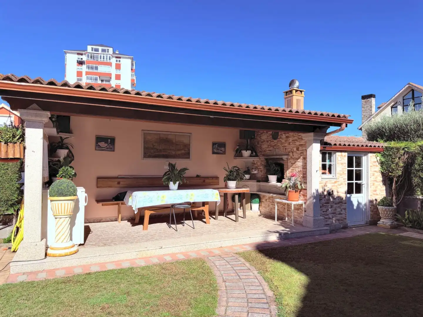 Terrassa de Casa o xalet en venda en Oleiros amb Calefacció, Jardí privat i Terrassa