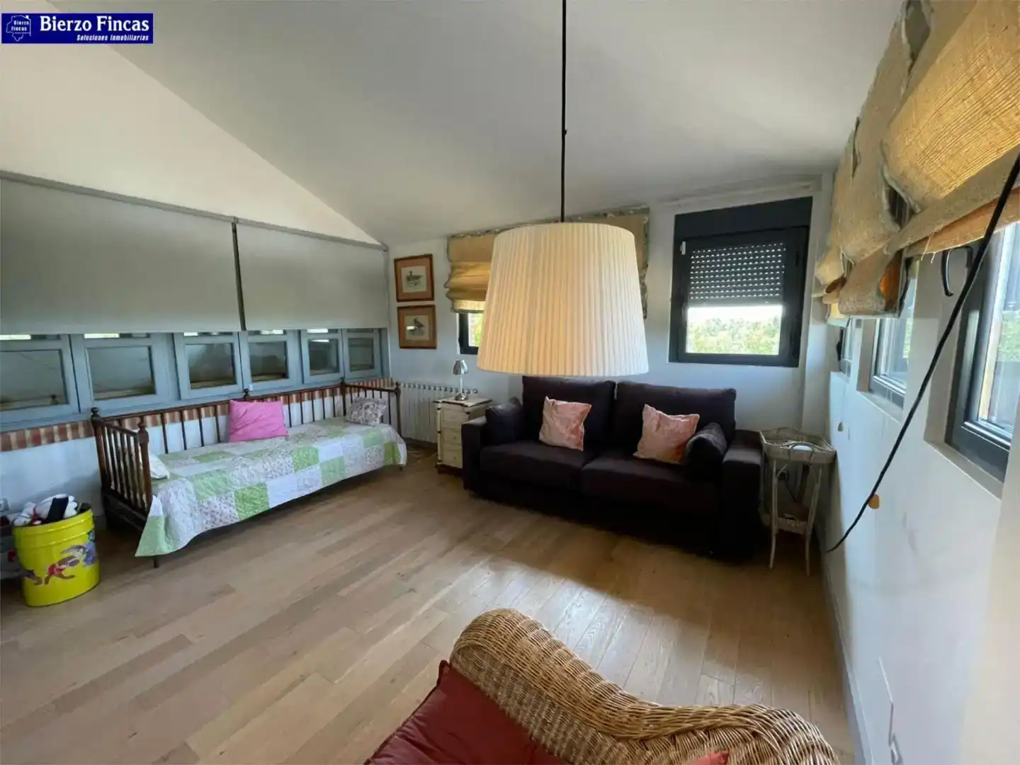 Sala d'estar de Pis en venda en Valverde de la Virgen amb Jardí privat, Parquet i Traster