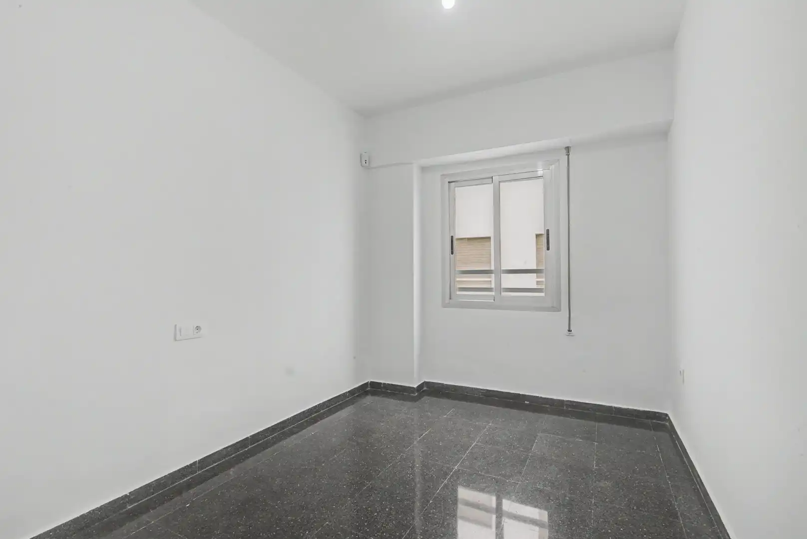Bedroom of Flat for sale in Valencia  with Air Conditioner and Terrace