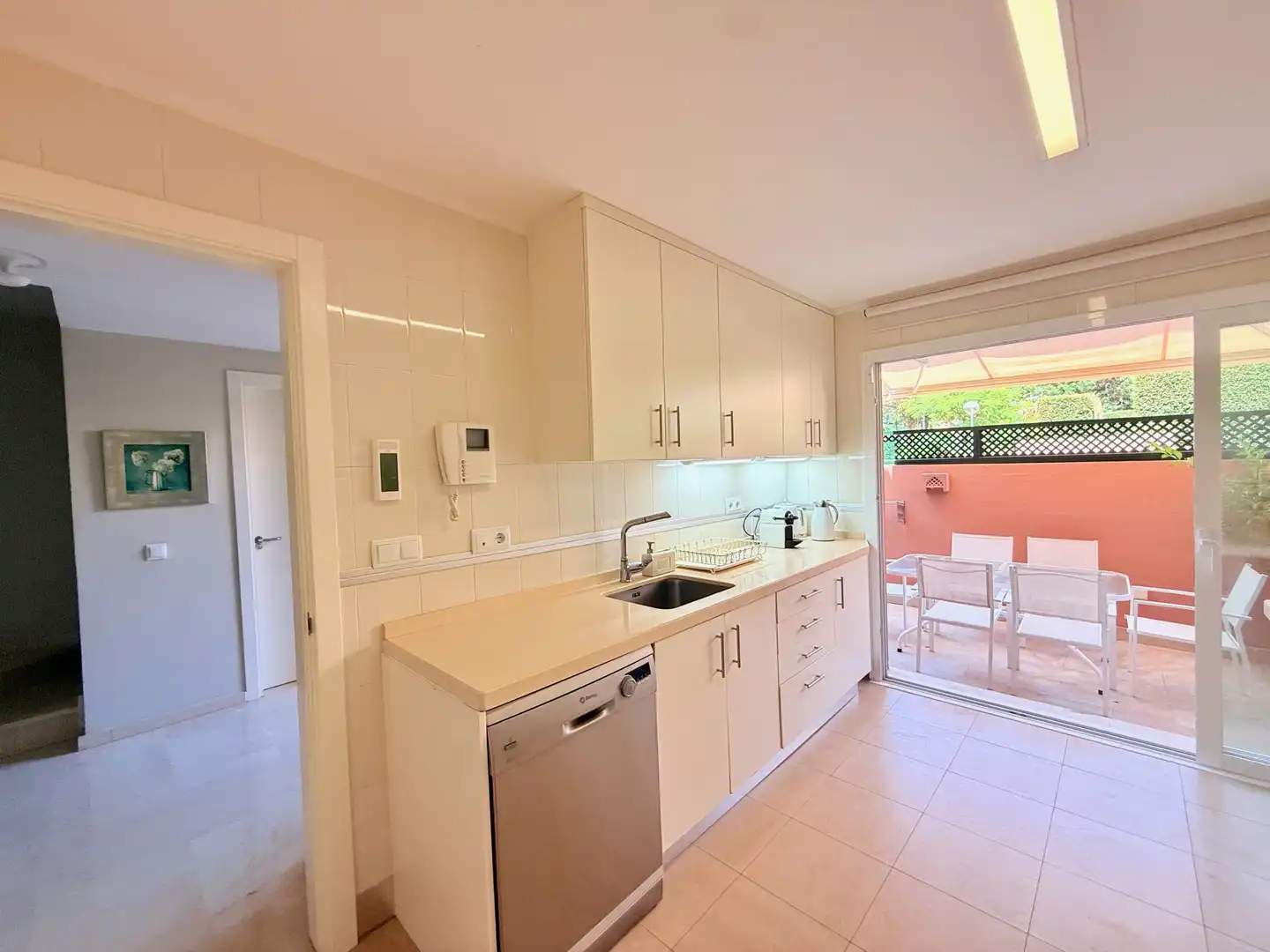 Cuina de Casa adosada de lloguer en Marbella amb Terrassa, Piscina i Piscina comunitària