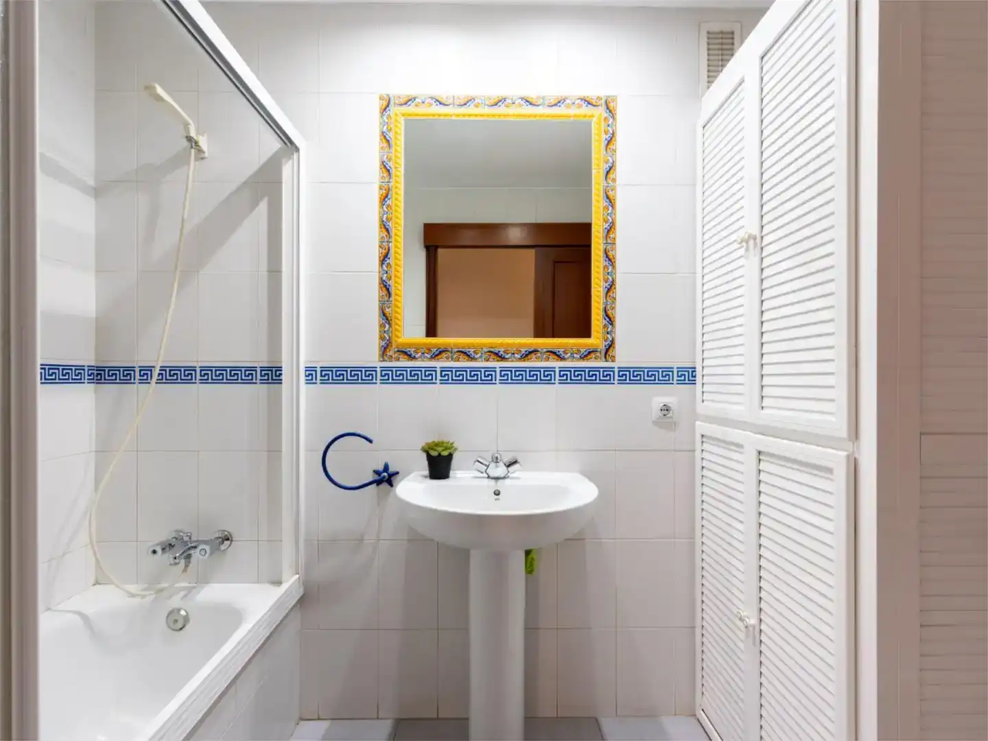 Baño de Piso para compartir en Sevilla con Aire acondicionado, Jardín privado y Amueblado