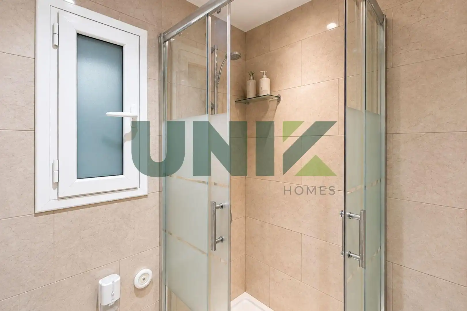 Badezimmer von Wohnung zum Verkauf in Barcelona mit Klimaanlage und Terrasse