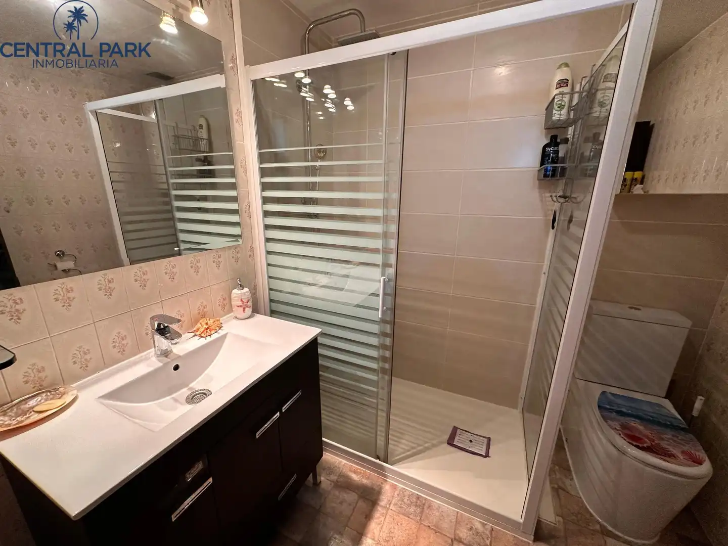 Baño de Apartamento en venta en Salou con Aire acondicionado, Terraza y Amueblado
