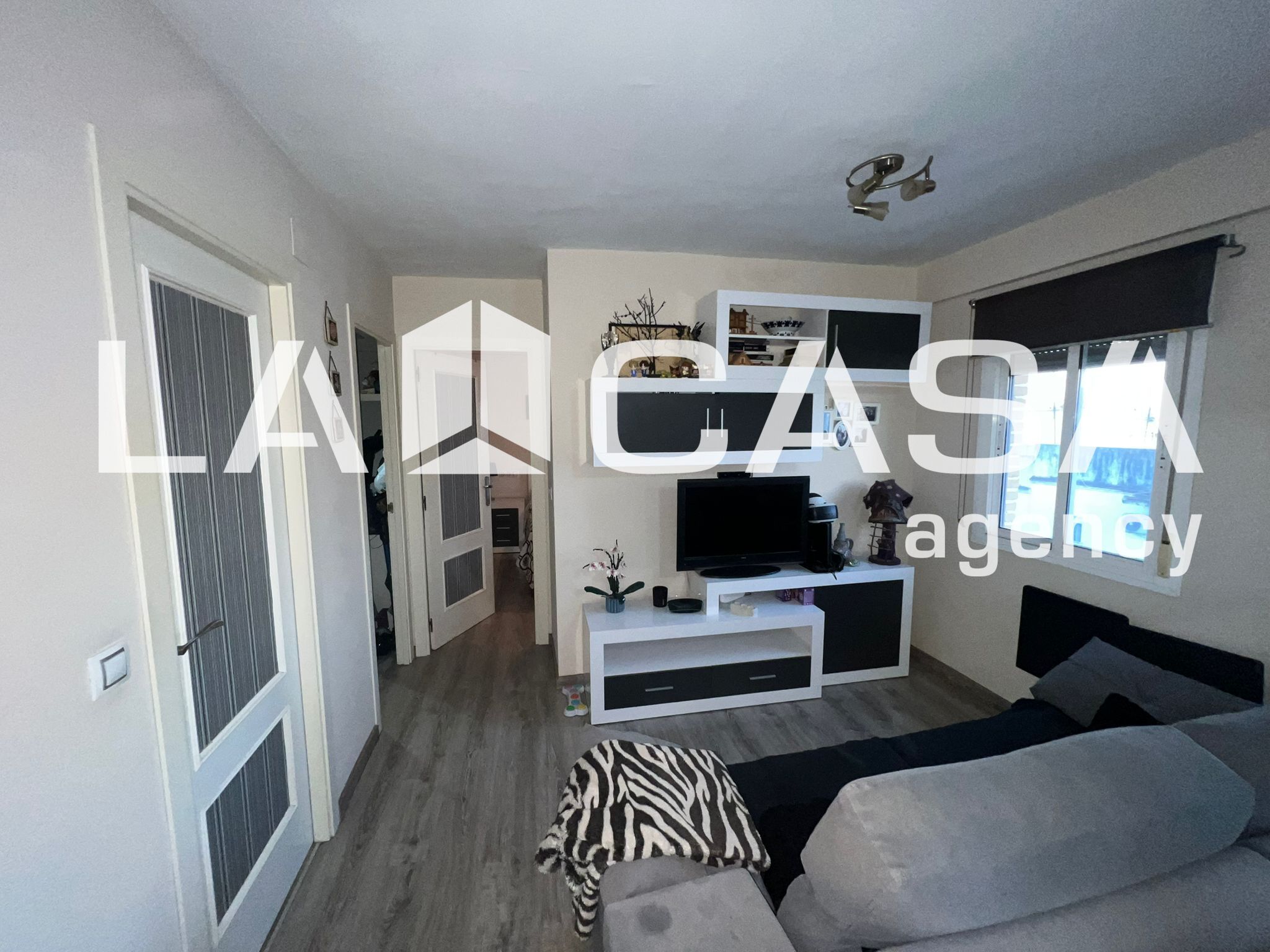 Flat for sale in Dos Hermanas  with Air Conditioner and Balcony