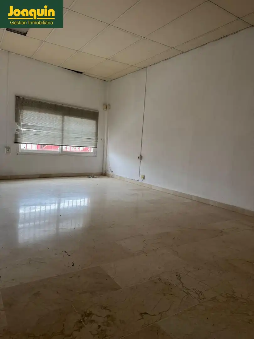 Living room of Industrial buildings for rent in Sevilla
