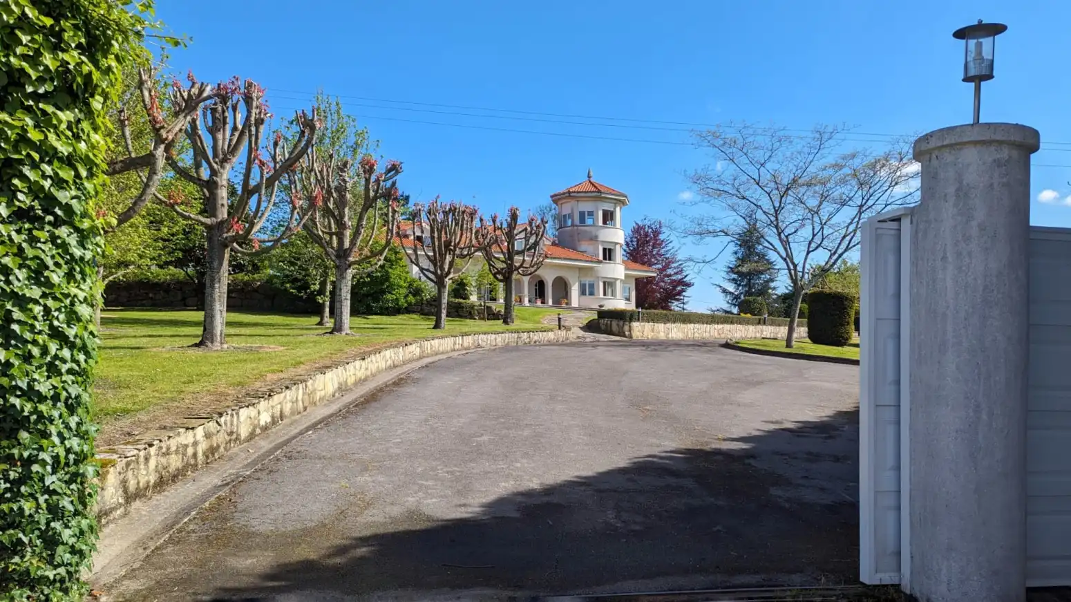 Vista exterior de Casa o chalet en venta en Reocín con Calefacción, Jardín privado y Terraza