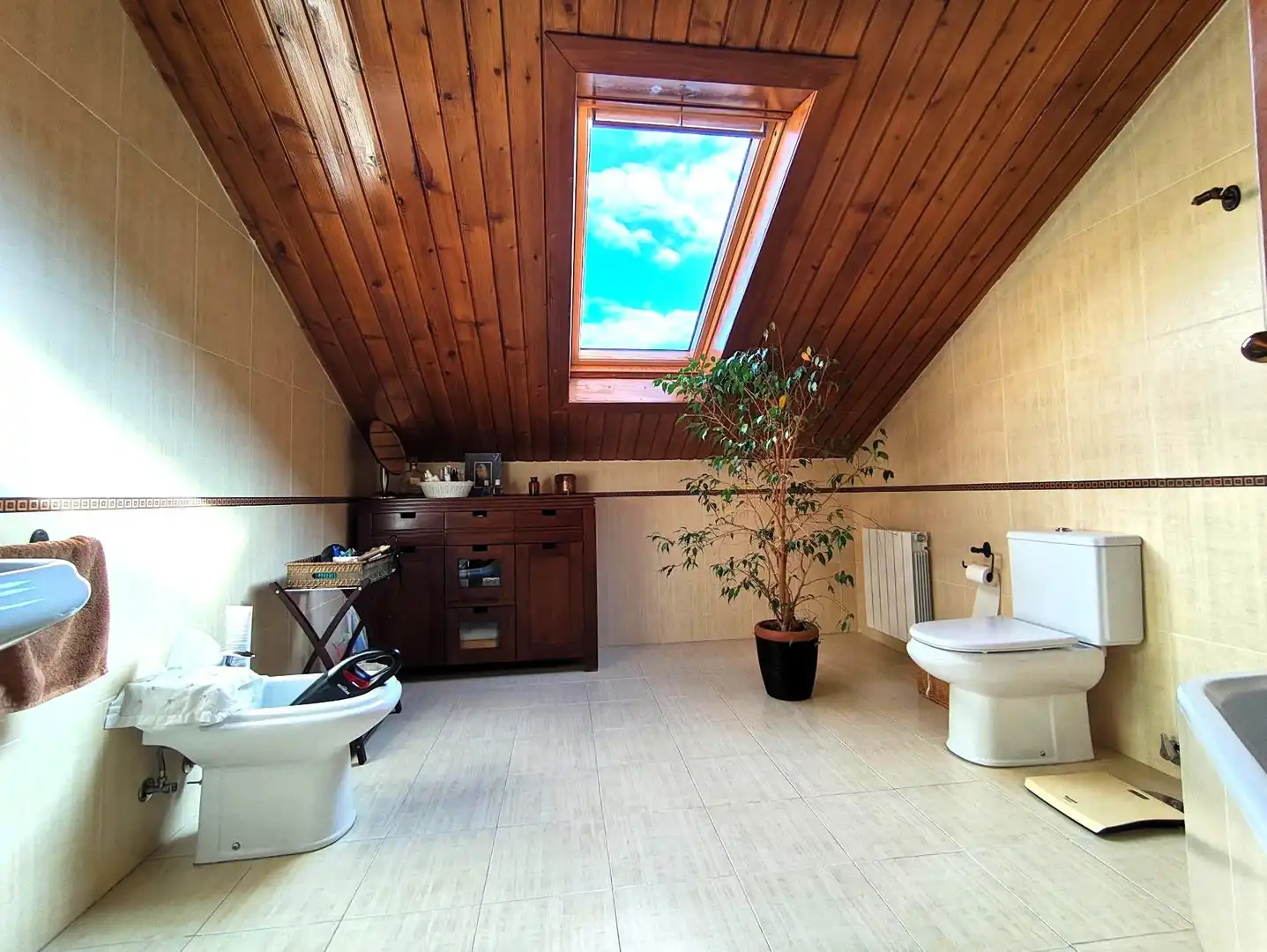 Baño de Casa adosada en venta en Medio Cudeyo con Calefacción, Jardín privado y Terraza