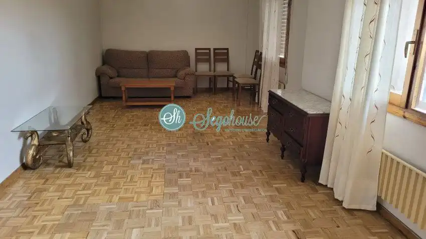 Sala de estar de Piso en venta en Segovia con Calefacción, Parquet y Terraza