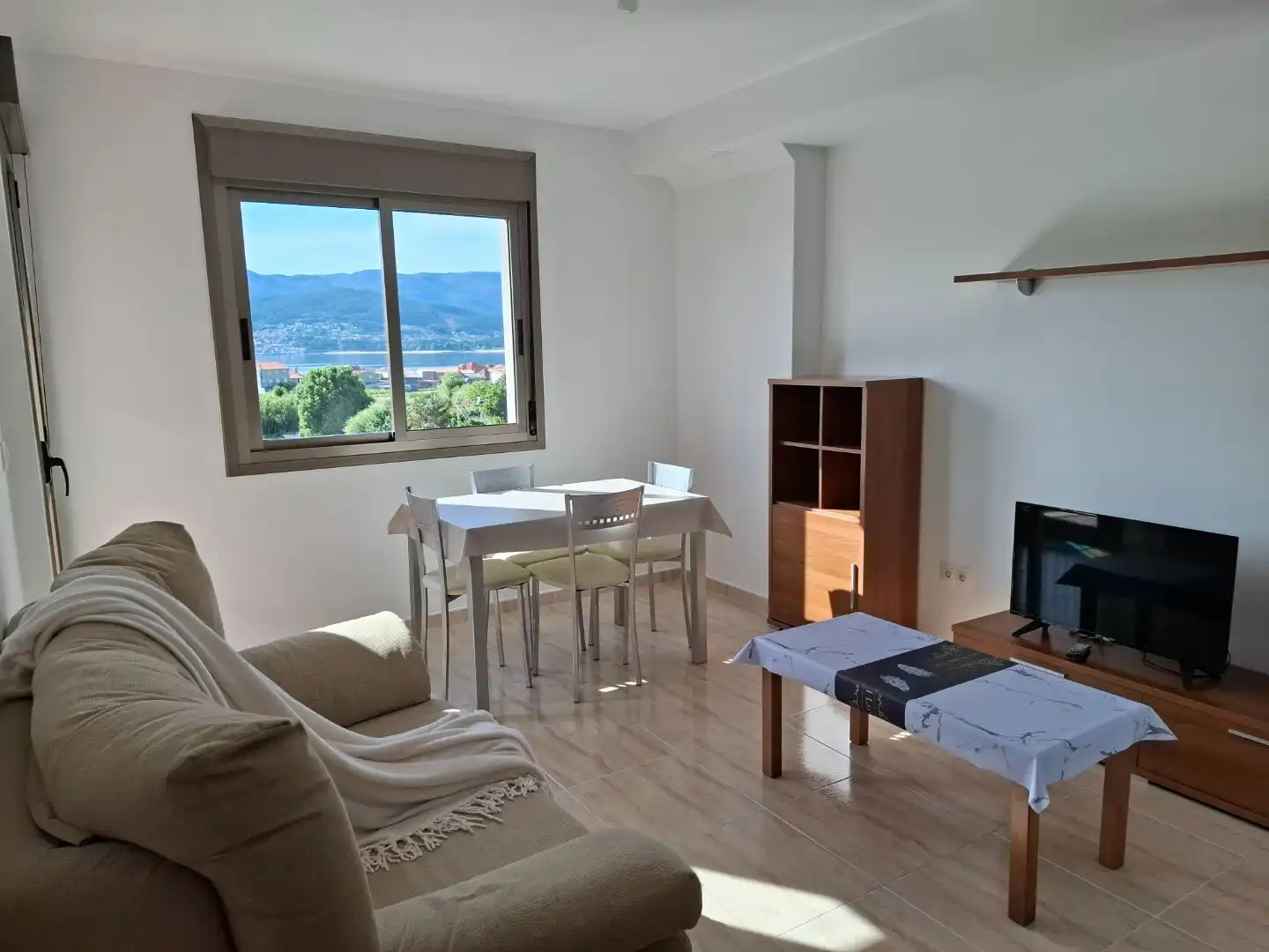 Wohnzimmer von Wohnung zur Miete in Boiro mit Terrasse und Balkon
