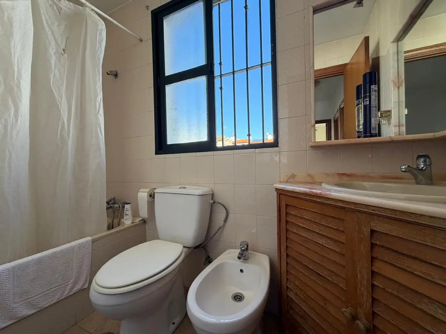 Badezimmer von Einfamilien-Reihenhaus zum Verkauf in Mairena del Aljarafe