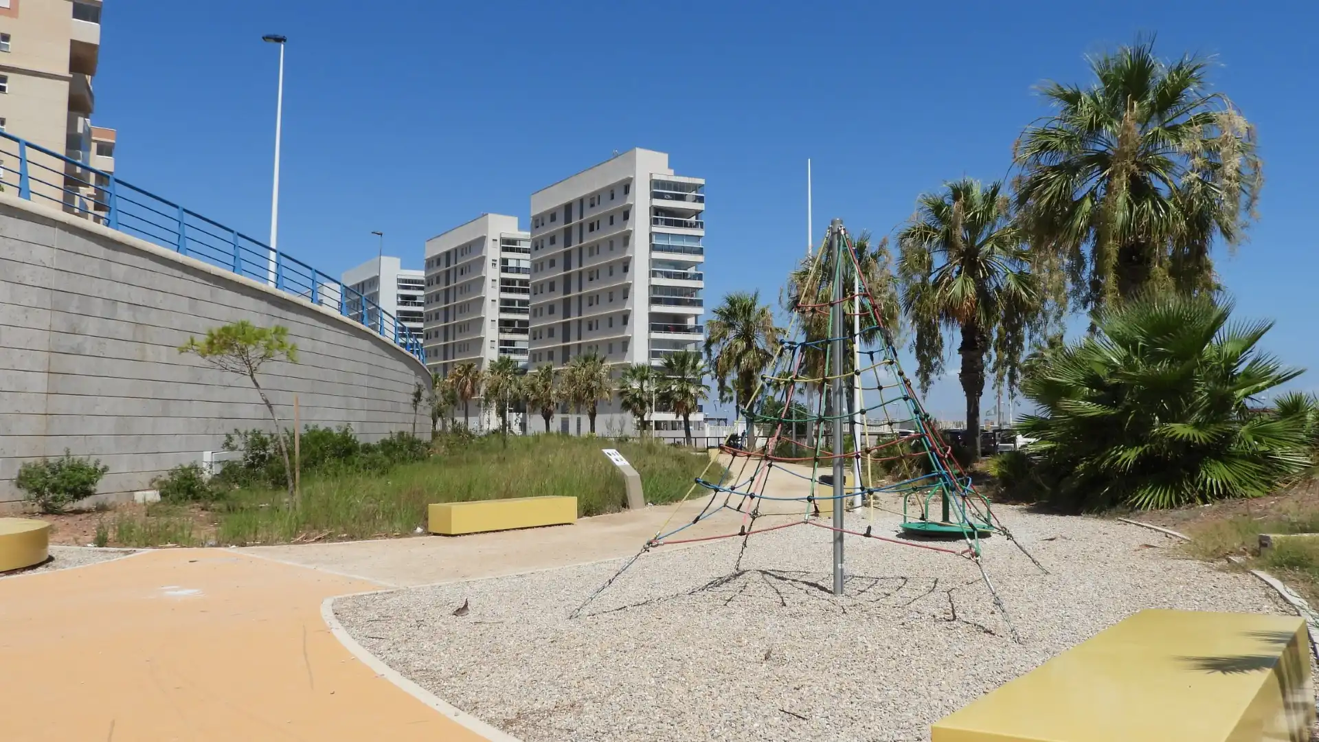Vista exterior de Apartamento en venta en La Manga del Mar Menor con Calefacción, Terraza y Amueblado