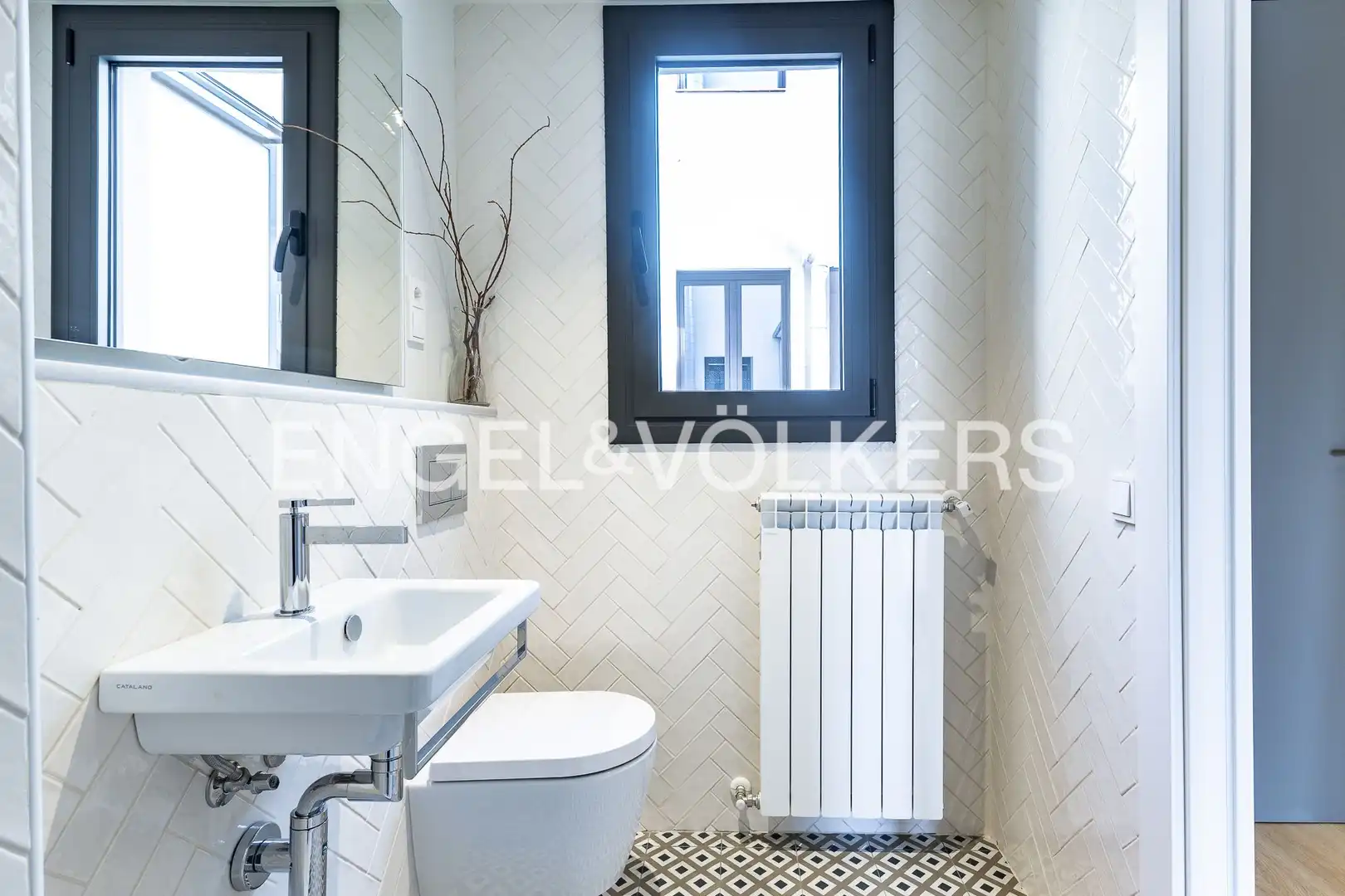 Badezimmer von Maisonette zum Verkauf in Barcelona mit Klimaanlage, Heizung und Parkett