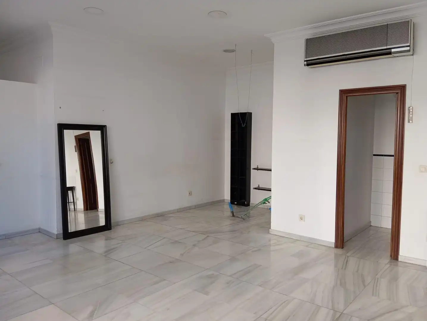 Habitación de Local de alquiler en Sevilla con Aire acondicionado