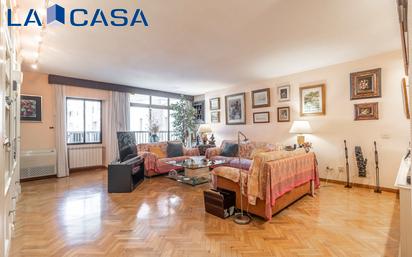 Living room of Flat for sale in  Madrid Capital  with Terrace