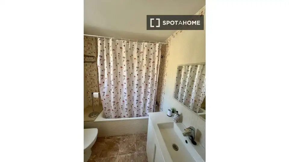 Baño de Piso de alquiler en Moncada con Aire acondicionado, Calefacción y Amueblado