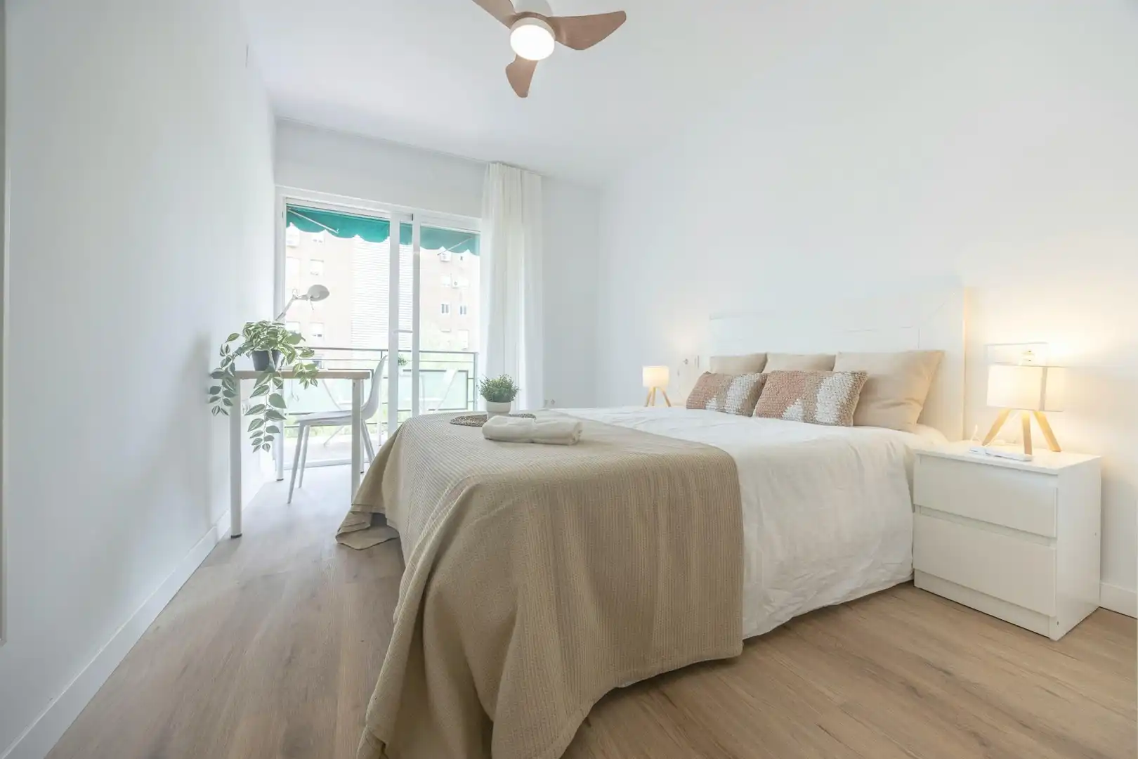 Habitación de Piso para compartir en  Valencia Capital con Lavadora