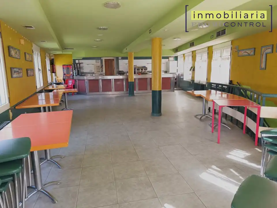 Einfamilien-Reihenhaus zum Verkauf in San Mateo de Gállego mit Terrasse, Möbliert und Mikrowelle