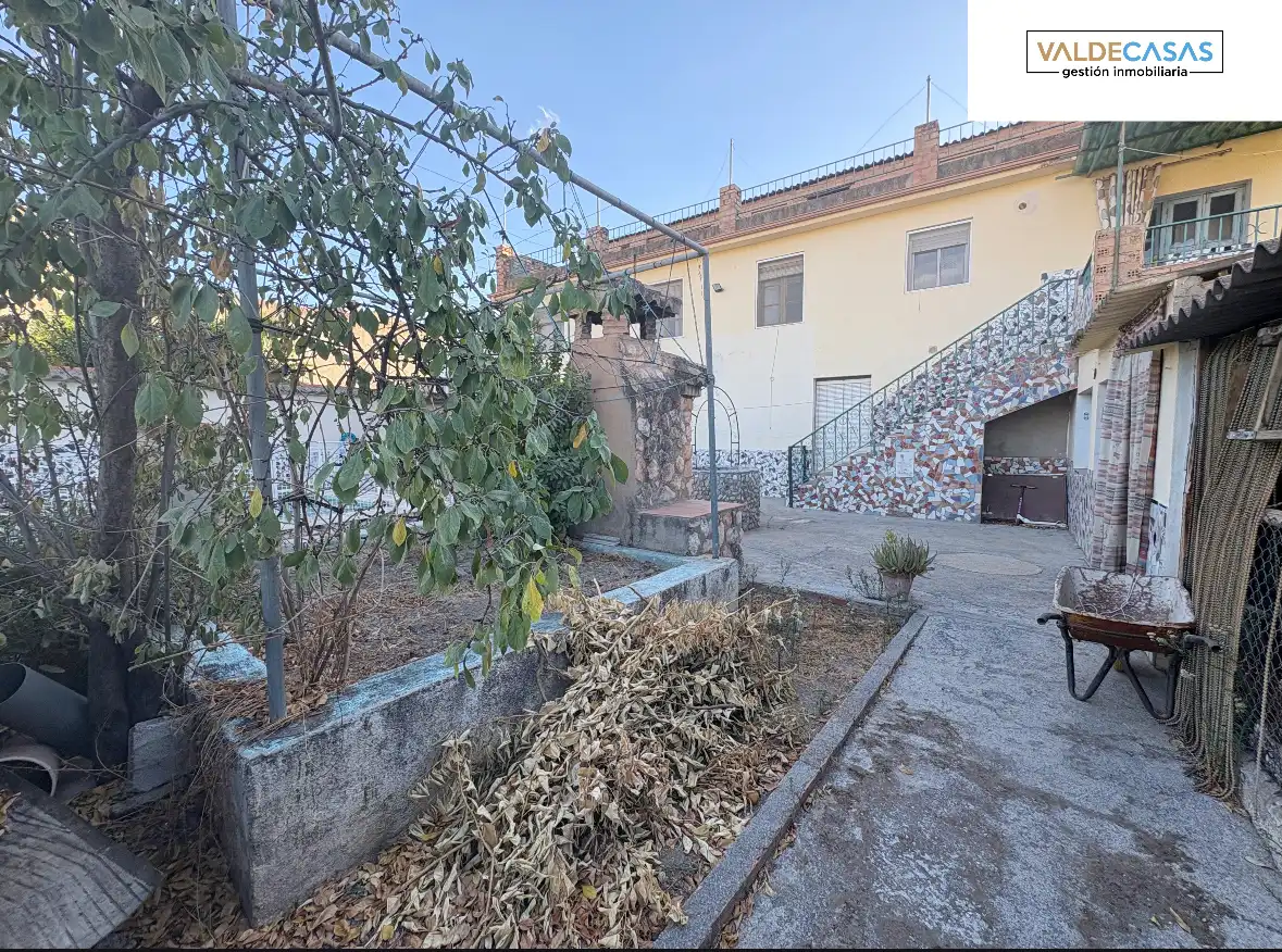 Vista exterior de Casa o xalet en venda en Alhendín amb Jardí privat, Terrassa i Piscina