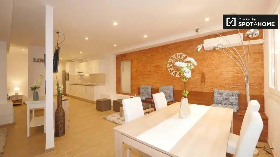 Flat with terrace to rent in Ciutat Vella, imagen 3