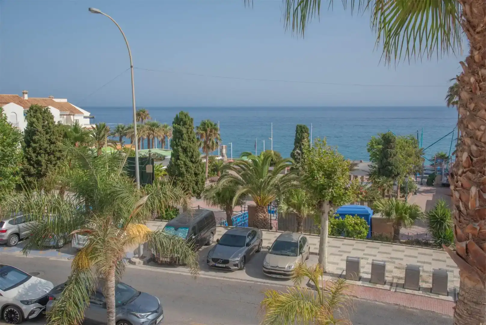 Vista exterior de Casa o xalet de lloguer en Nerja amb Aire condicionat, Jardí privat i Traster