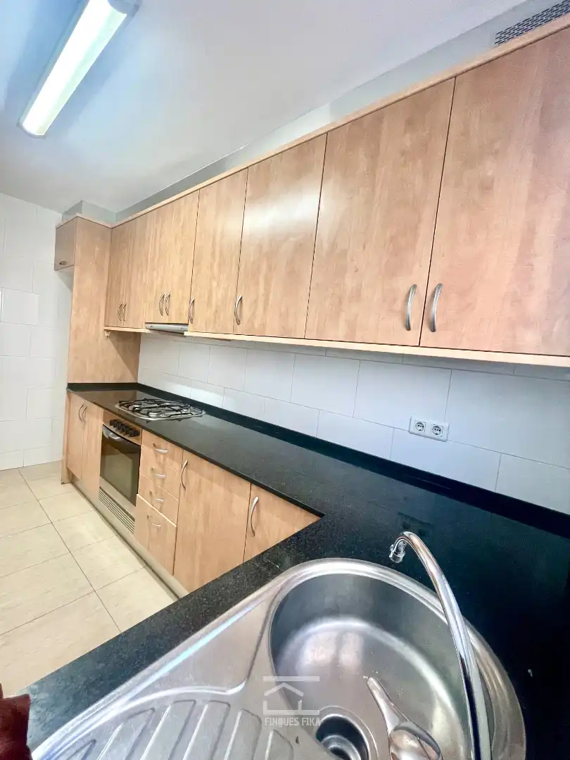 Cocina de Piso en venta en Mataró con Trastero, Horno y Alarma