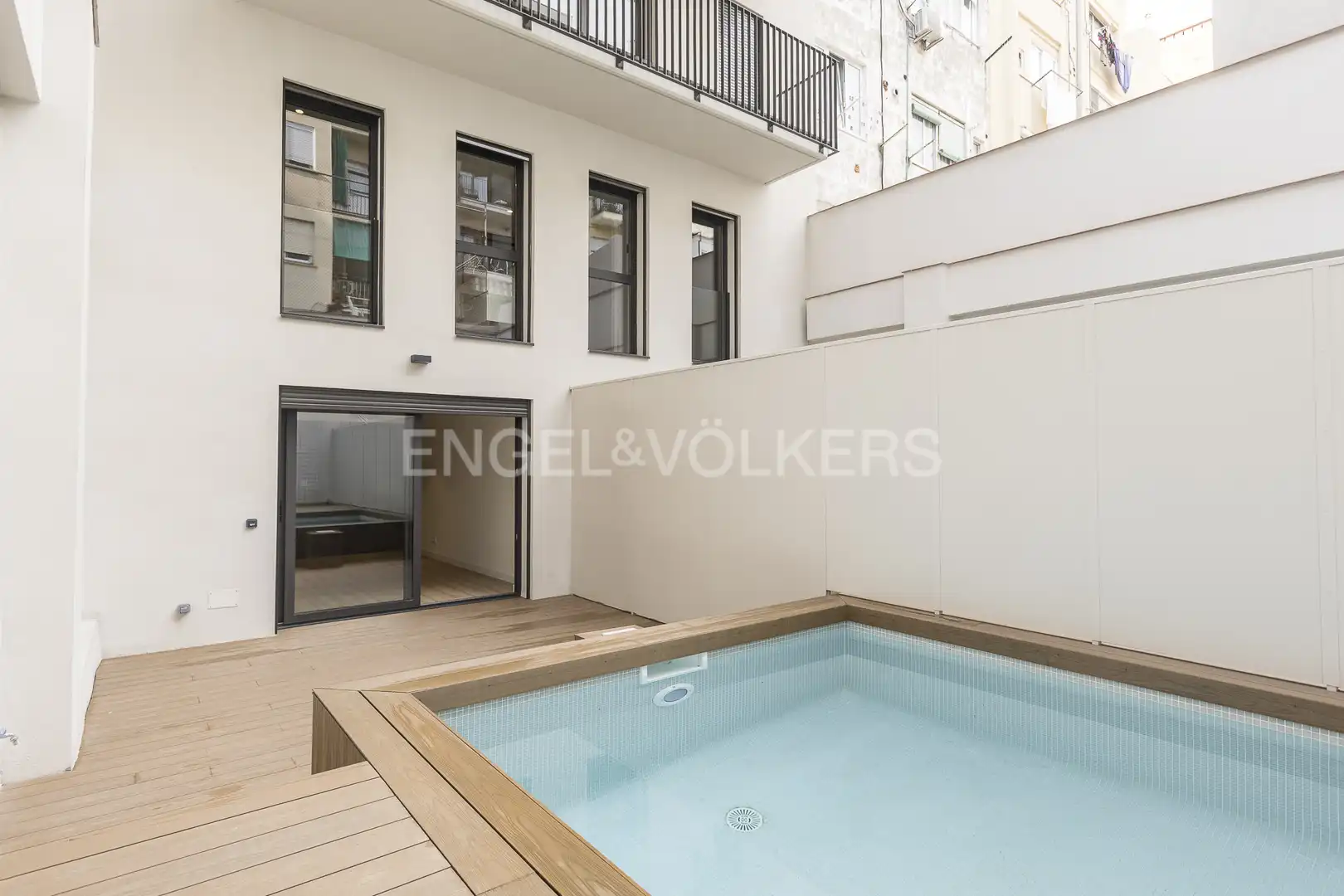 Swimming pool of Apartments for sale in Barcelona  with Air Conditioner, Heating and Private garden