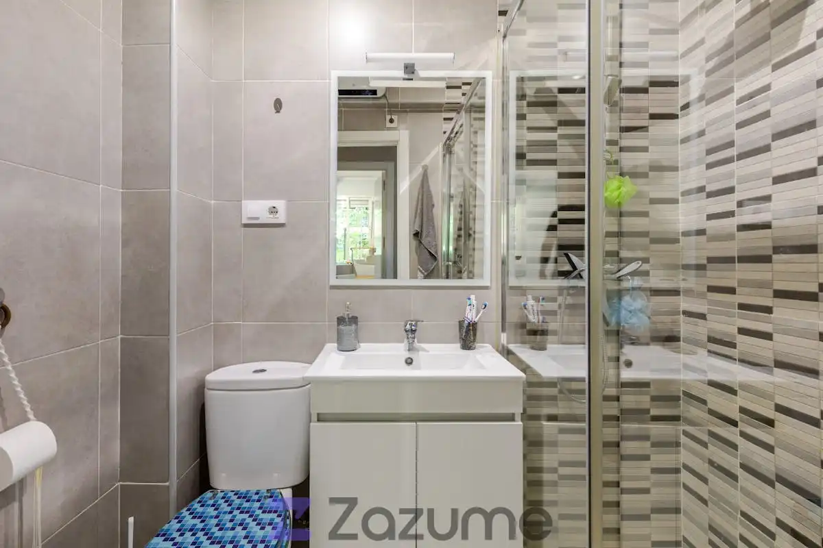 Baño de Piso de alquiler en Alcalá de Henares con Aire acondicionado, Parquet y Terraza