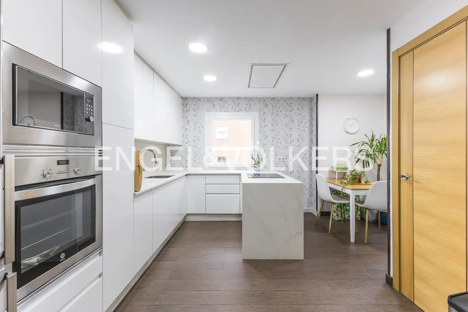 Küche von Wohnung zum Verkauf in Madrid mit Klimaanlage, Heizung und Privatgarten