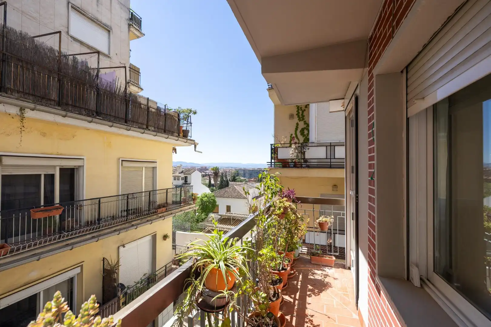 Flat with terrace for sale in Calle Molinos 68