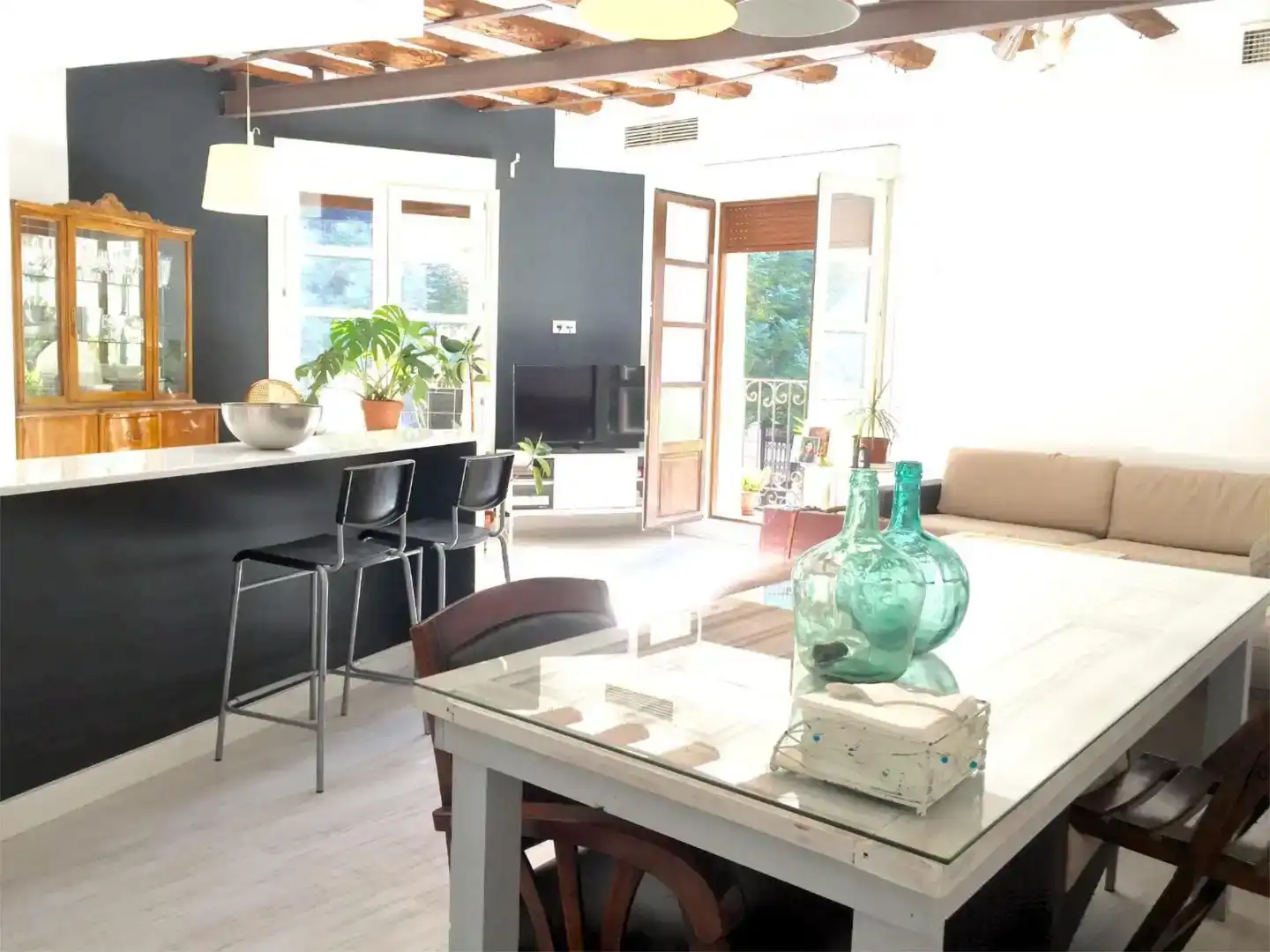 Wohnzimmer von Wohnung zur Miete in  Zaragoza Capital mit Klimaanlage und Balkon