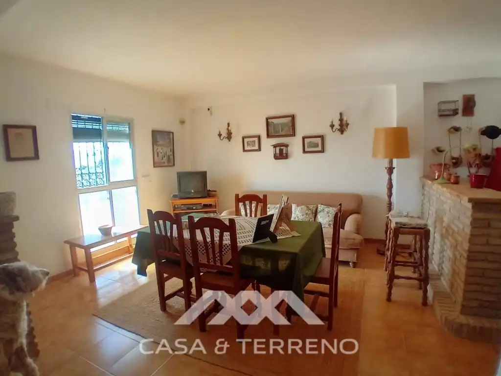 Sala d'estar de Casa o xalet en venda en Alozaina amb Piscina