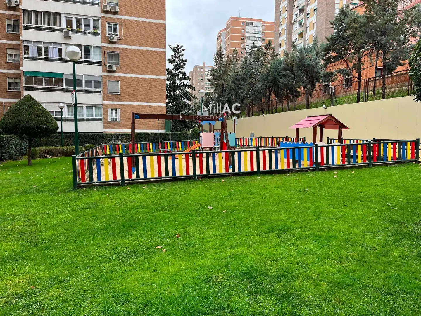 Parking de Piso en venta en Madrid con Calefacción, Terraza y Piscina