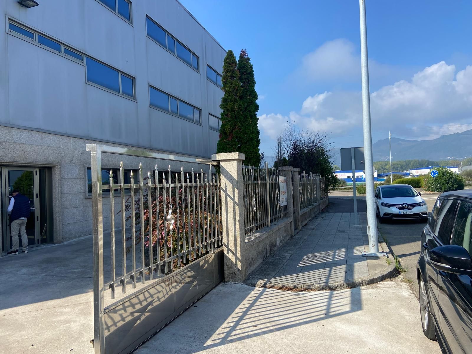 Vista exterior de Nau industrial de lloguer en O Porriño  
